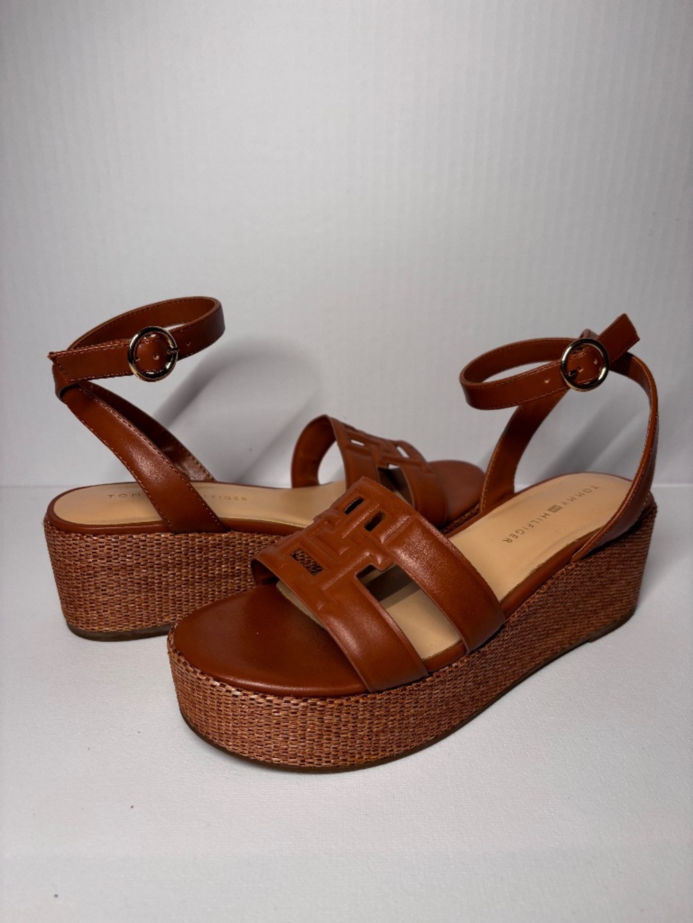 Tommy Hilfiger Brown Platform Wedge Sandals Size 8.5M Ankle Strap Raffia